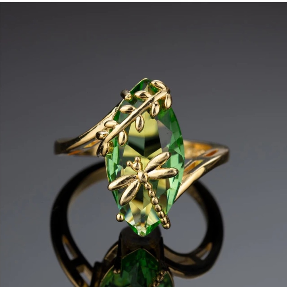 Size 10 dragonfly peridot ring - Picture 4 of 4